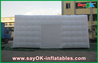 공기 팽창식 텐트 주문 제작된 큰 백색은 문으로 야외에서 부풀게할 수 있는 텐트 정육면체를 가게 합니다