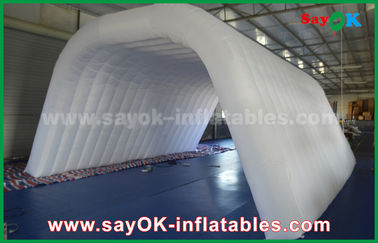 공군 팽창식 텐트 세관이 성인에게 행사 /를 위한 하얀 부풀게할 수 있는 터널 텐트를 만들어주 라고 통상이 보여줍니다