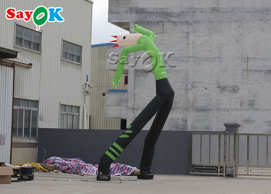 춤추는 팽창식 남자 8m 24ft 녹색 소형 손은 2개의 다리를 가진 팽창식 공기 무희 남자를 떨고 있습니다