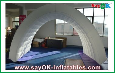옥스퍼드 직물 백색 부풀게할 수 있는 행사 공기 텐트,  주문 제작된 부풀게할 수 있는 터널 가족 공기 텐트 파티