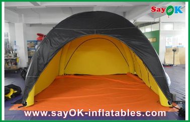 내부에 맞춤화된 아웃웰 공기 텐트 오래가는 부풀게할 수 있는 야영 텐트 검은 외부 노랑색
