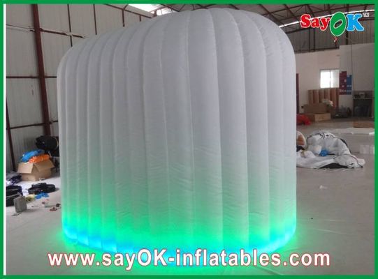 아이들은 UL 송풍기 로고 프린팅과 부스 210 옥스퍼드 직물 부풀게할 수 있는 포토부스를 사진을 찍습니다